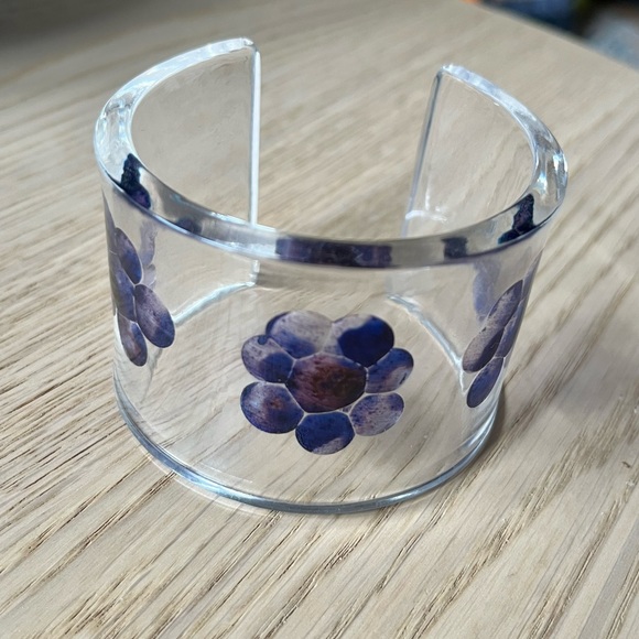 Vintage Reverse Carved Painted Flowers Clear Lucite Cuff Bracelet - Picture 4 of 5